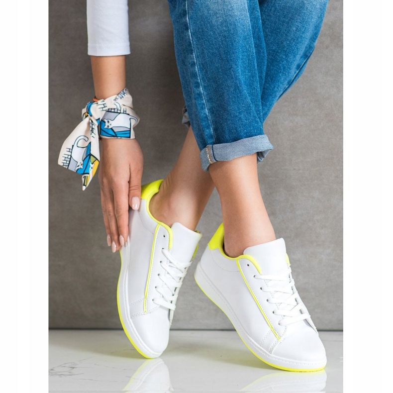 SHELOVET Zapatillas bajas con cuero ecológico blanco amarillo 1