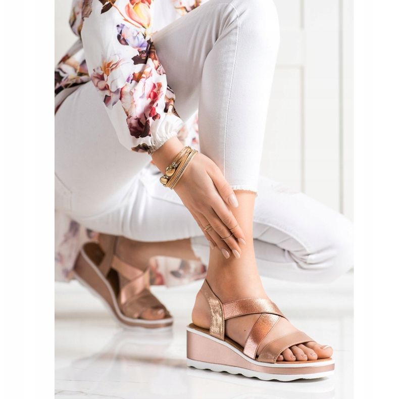 Weide Sandalias de cuña brillantes dorado 1