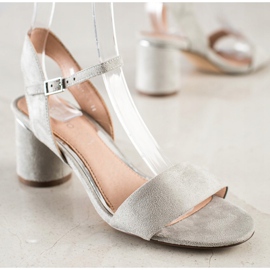 Evento Sandalias con estilo en un bar gris 1