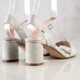 Evento Sandalias con estilo en un bar gris 4
