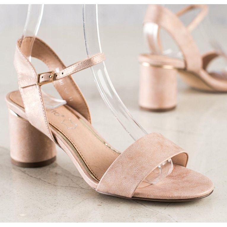 Evento Sandalias con estilo en un bar rosa 1