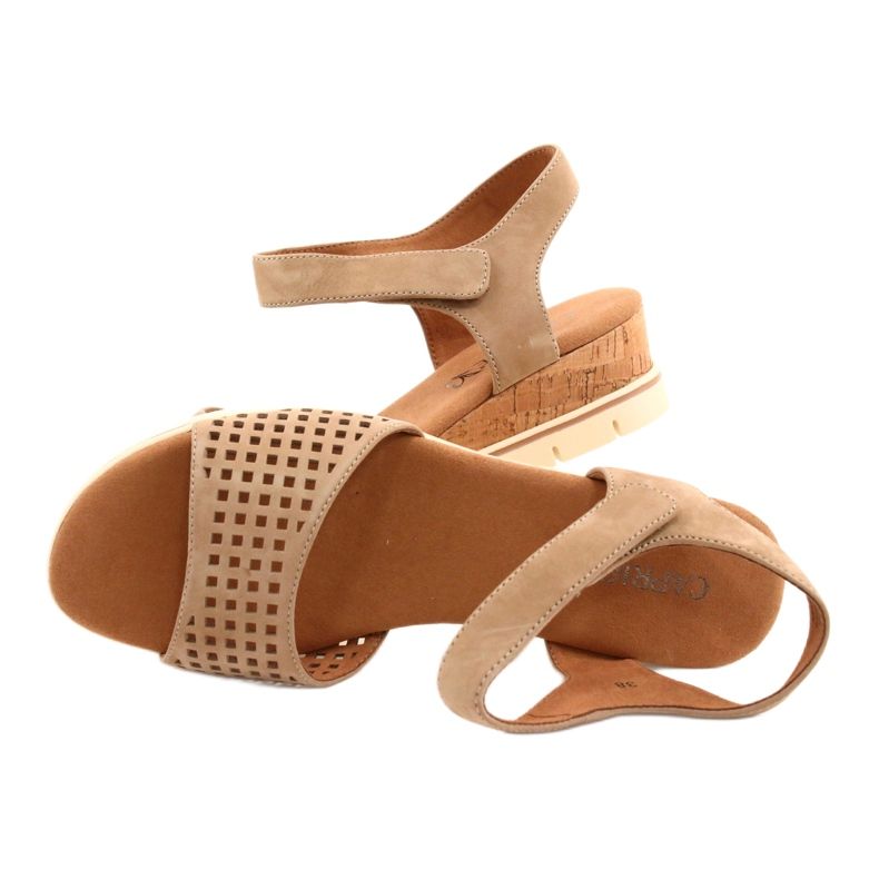 Sandalias Caprice de piel con tacón de cuña 28710 beige 4