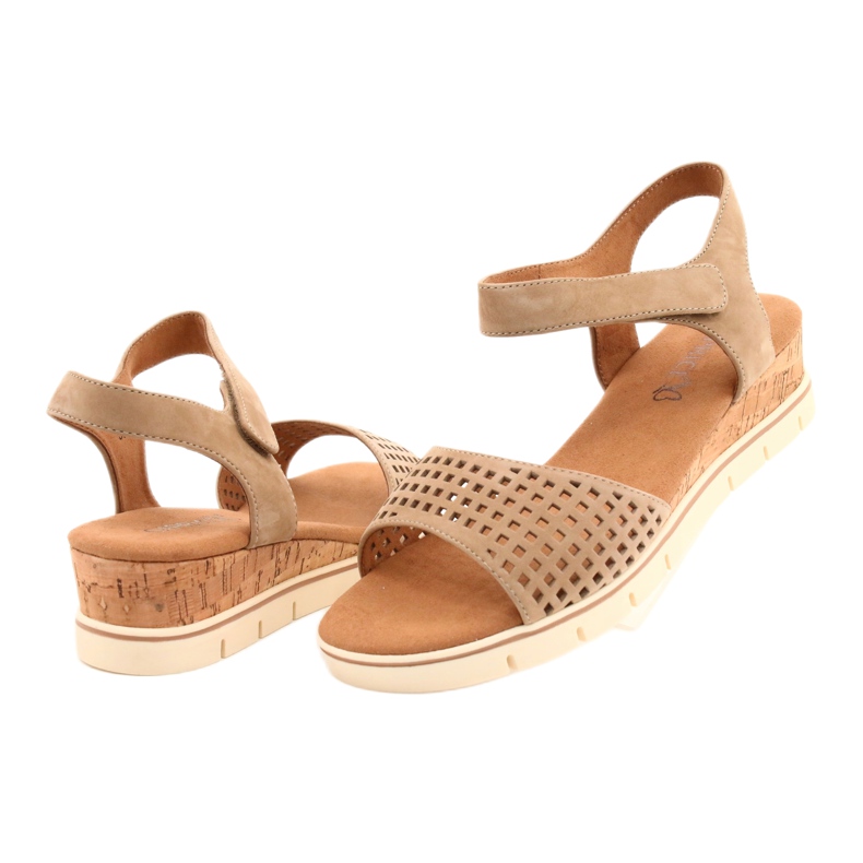 Sandalias Caprice de piel con tacón de cuña 28710 beige 2