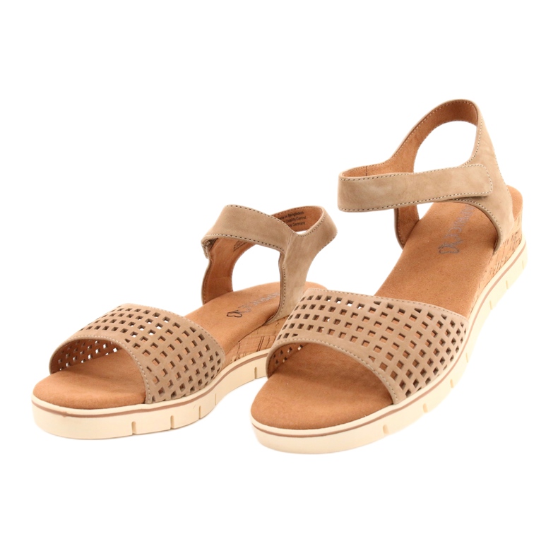 Sandalias Caprice de piel con tacón de cuña 28710 beige 1