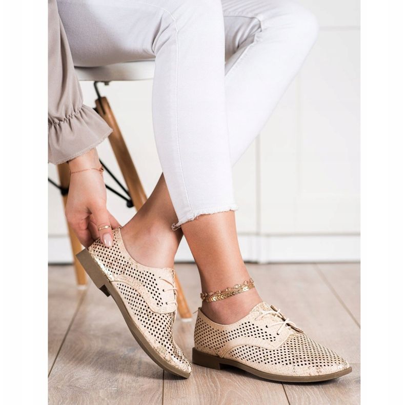 SHELOVET Zapatos calados para primavera beige 1