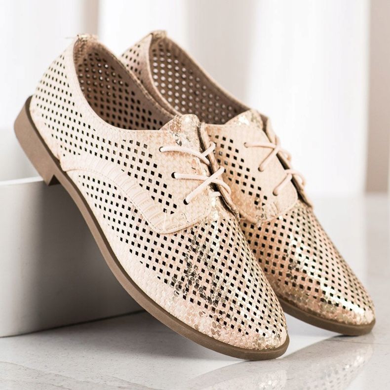 SHELOVET Zapatos calados para primavera beige 2