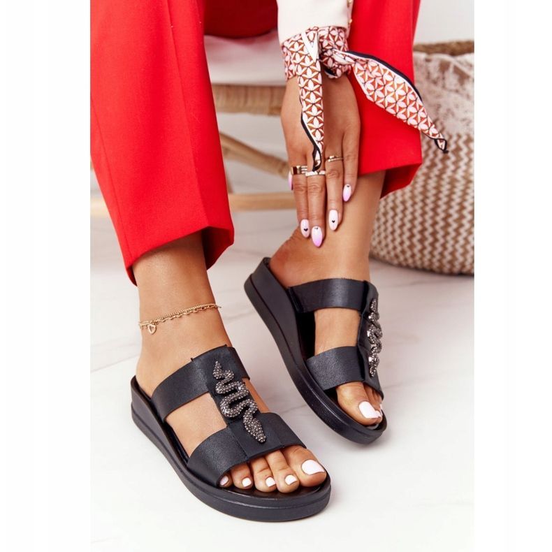 Pantuflas Cuña Piel Laura Messi 2272 Negro 2