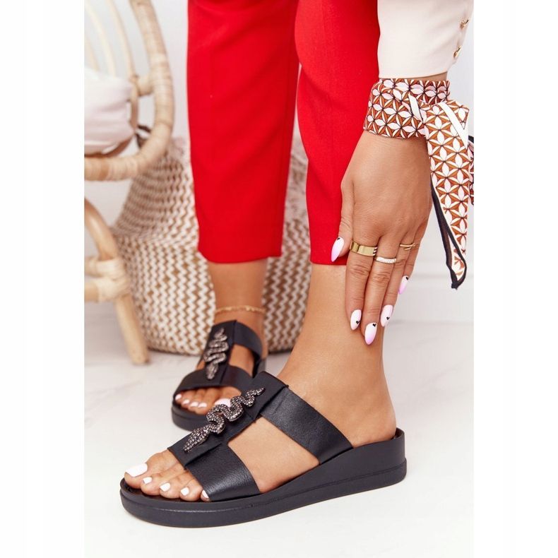 Pantuflas Cuña Piel Laura Messi 2272 Negro 1