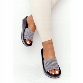 Pantuflas Con Cuña Vinceza 21-17113 Cuadros Grises blanco negro 4