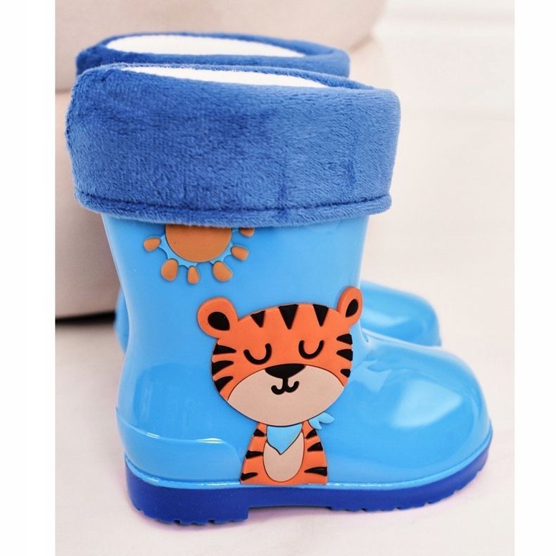 Chanclas infantiles azules aisladas con tigre 1 Chanclas infantiles azules aisladas con tigre 1