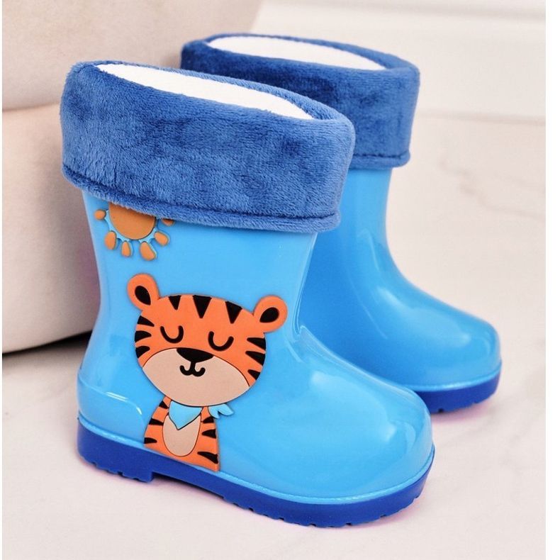 Chanclas infantiles azules aisladas con tigre 2 Chanclas infantiles azules aisladas con tigre 2