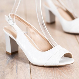 SHELOVET Elegantes sandalias de tacón blanco 1