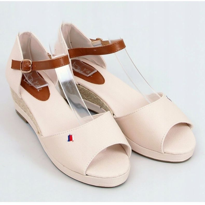 Sandalias Tommy en una cuña beige baja BL-362 Beige marrón 1 Sandalias Tommy en una cuña beige baja BL-362 Beige marrón 1