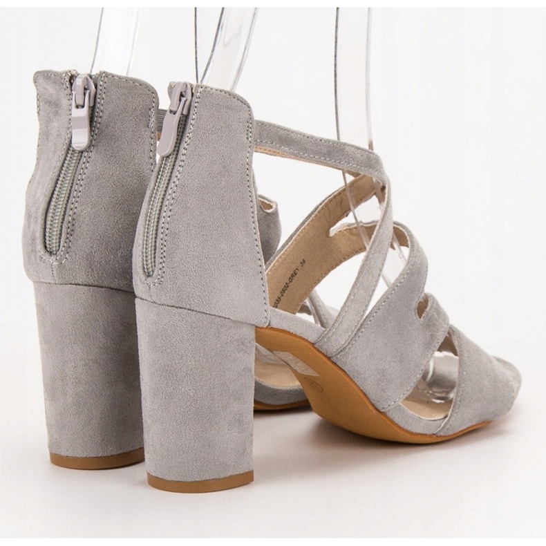 Evento Sandalias de gamuza en una barra gris 2 Evento Sandalias de gamuza en una barra gris 2