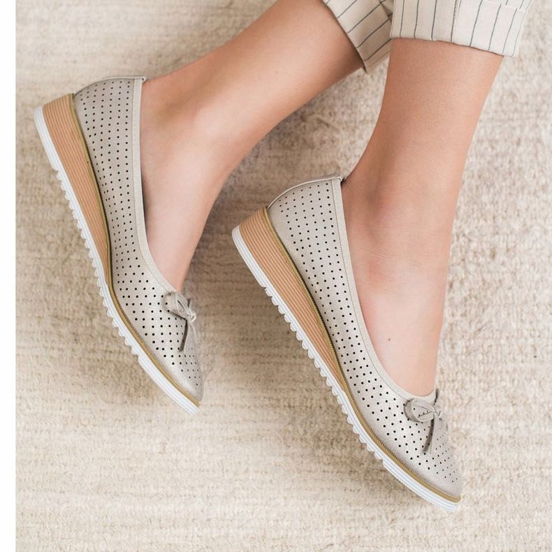 Goodin Bombas de cuña caladas dorado 2