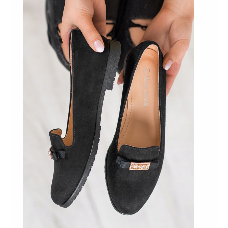 Miss Laura Señores con adorno negro 1