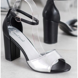 Small Swan Sandalias clásicas en un bar negro gris 2 Small Swan Sandalias clásicas en un bar negro gris 2