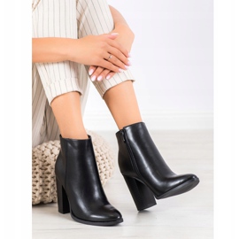 Seastar Botas clásicas en un poste negro 2