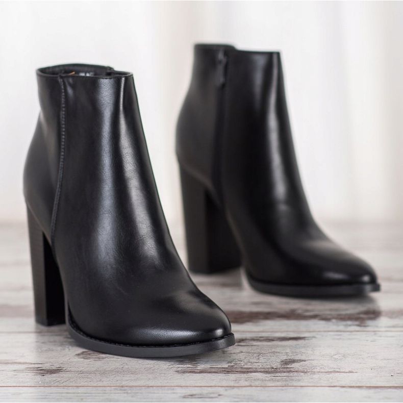 Seastar Botas clásicas en un poste negro 1