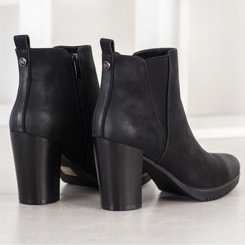 Botas en un bar Sergio Leone negro 1 Botas en un bar Sergio Leone negro 1