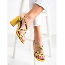 Kylie Sandalias con estampado de serpiente amarillo 2