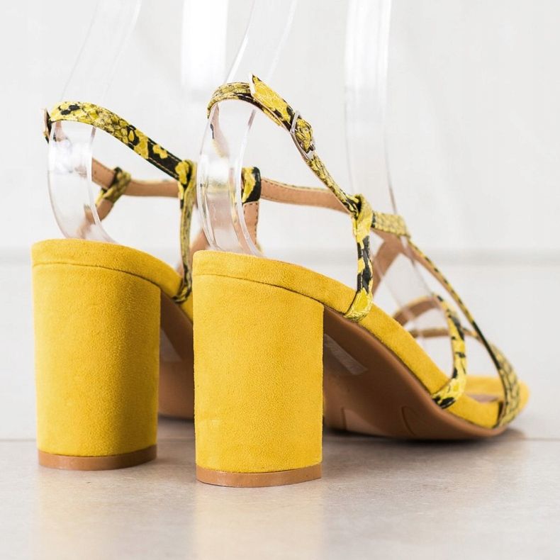 Kylie Sandalias con estampado de serpiente amarillo 1