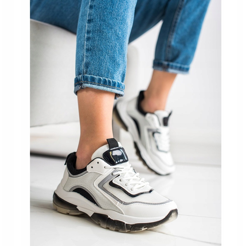 Ideal Shoes Zapatillas con aplicación de purpurina blanco 1