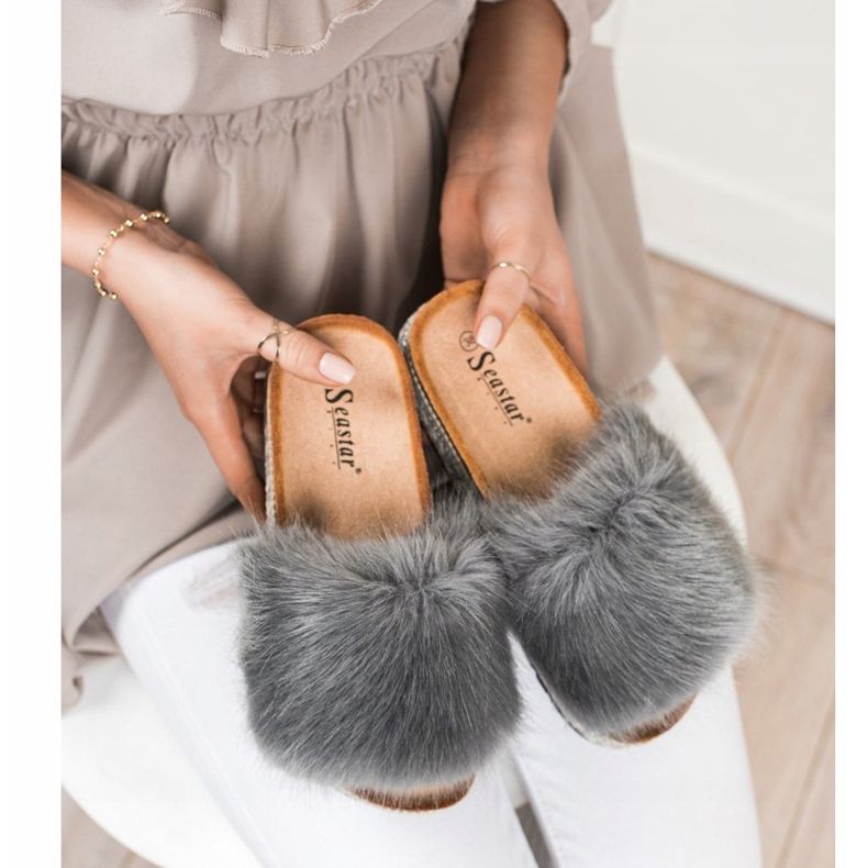 Seastar Zapatillas de moda en una plataforma decorativa gris 2