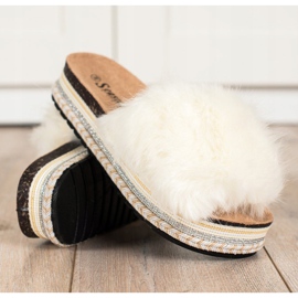 Seastar Zapatillas de moda en una plataforma decorativa blanco 1