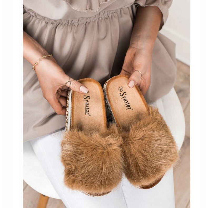 Seastar Zapatillas de moda en una plataforma decorativa marrón 2