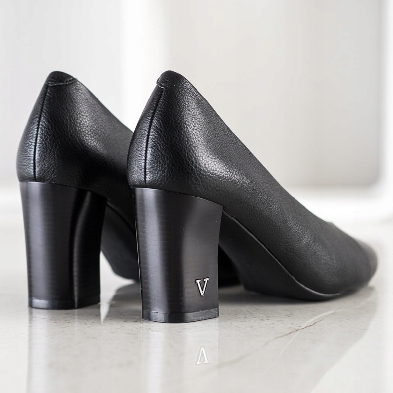 Salón Con Piel Ecológica VINCEZA negro 1