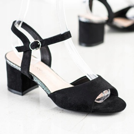 Sandalias negras en un bar Sergio Leone negro 1