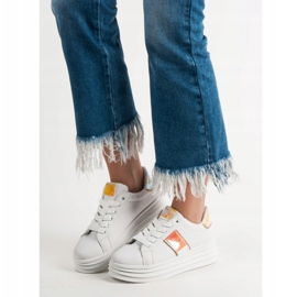 SHELOVET Zapatos blancos en la plataforma 2