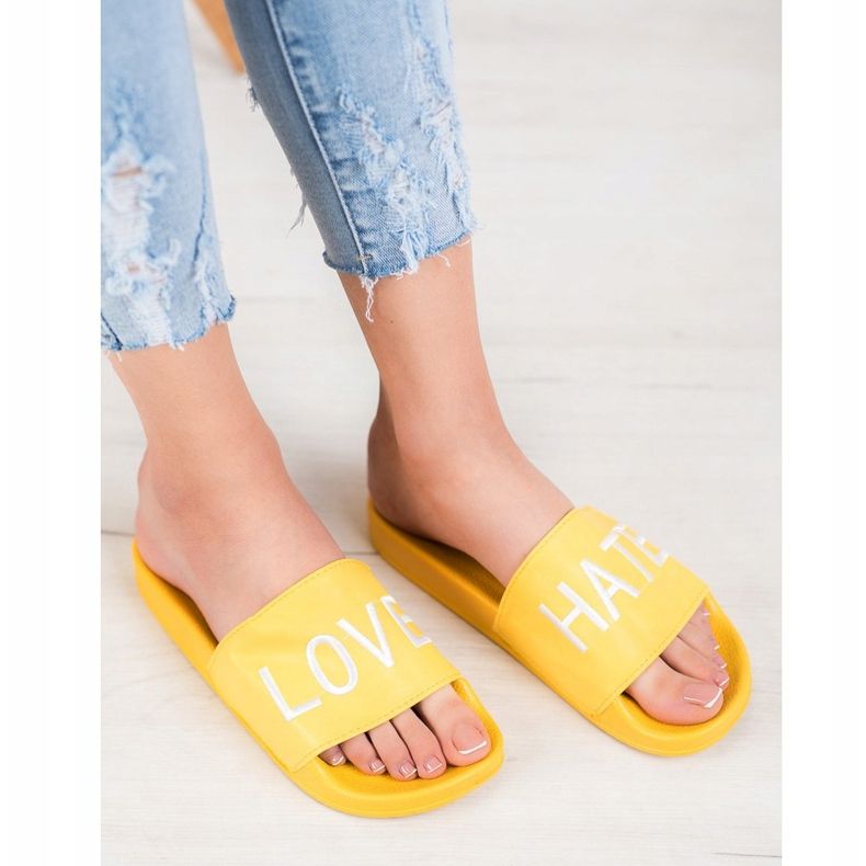 Small Swan LOVE &amp; HATE Zapatillas de piel ecológica amarillo 1