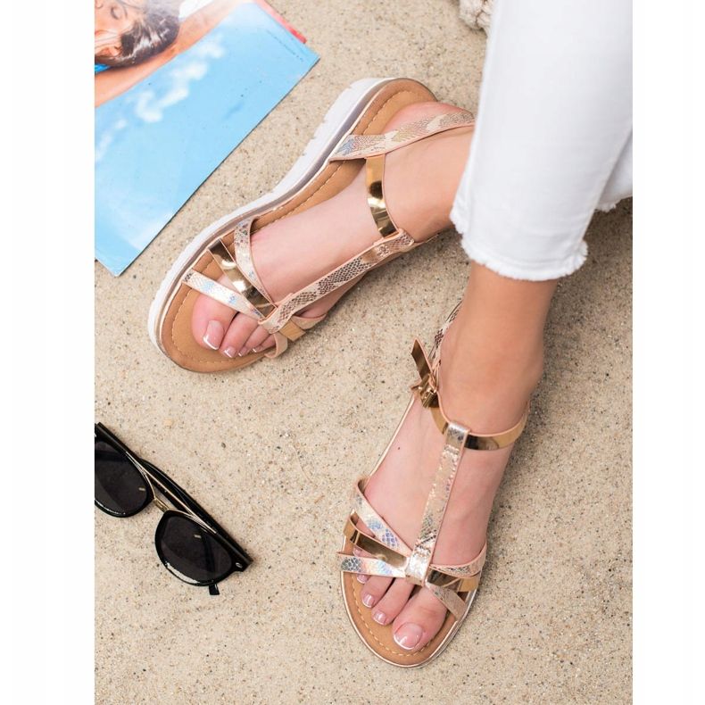 Small Swan Sandalias Con Efecto Holo dorado 1 Small Swan Sandalias Con Efecto Holo dorado 1