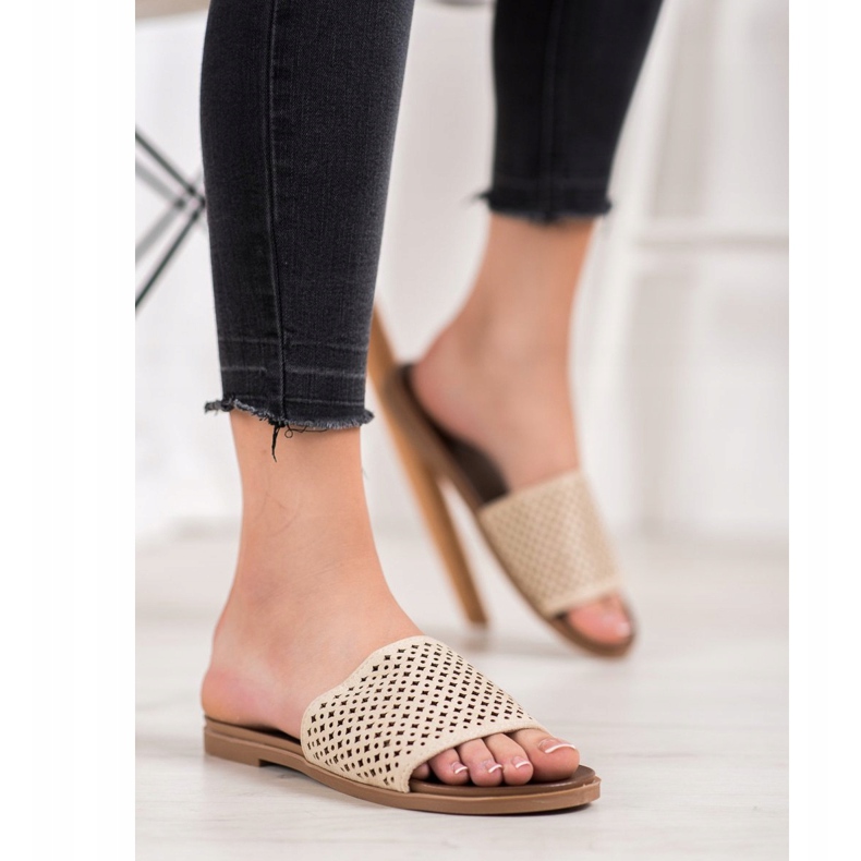 Renda Zapatillas caladas marrón 2