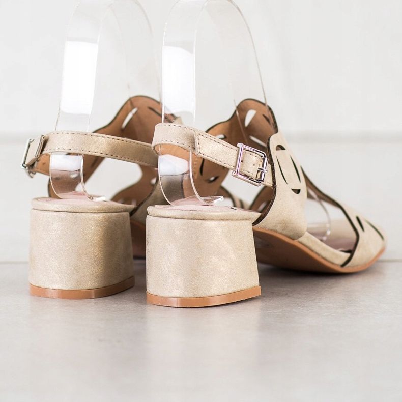 Kylie Sandalias elegantes con patrón calado beige 1