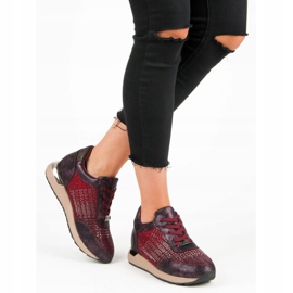 Kylie Calzado deportivo de moda rojo 6
