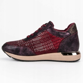 Kylie Calzado deportivo de moda rojo 2