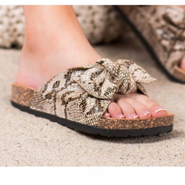Bella Paris Pantuflas con estampado de serpiente beige 1