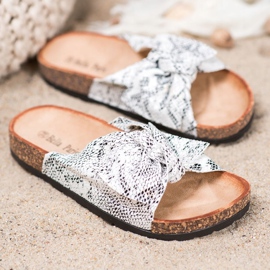 Bella Paris Pantuflas con estampado de serpiente gris 1