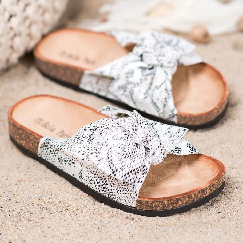 Bella Paris Pantuflas con estampado de serpiente gris 1