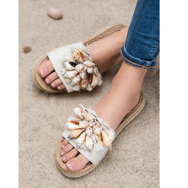 Seastar Chanclas de moda con conchas beige 1 Seastar Chanclas de moda con conchas beige 1