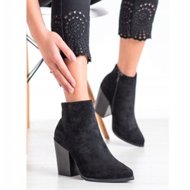 Marquiz Botas en un poste ancho negro 1 Marquiz Botas en un poste ancho negro 1