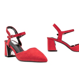 Zapatos de salón rojos de ante ecológico en el bloque Anita 1