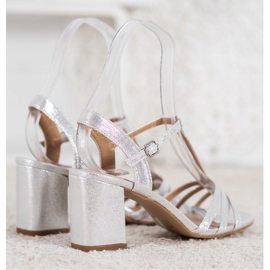 Sandalias brillantes en el bar VINCEZA gris 3