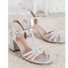 Sandalias brillantes en el bar VINCEZA gris 4