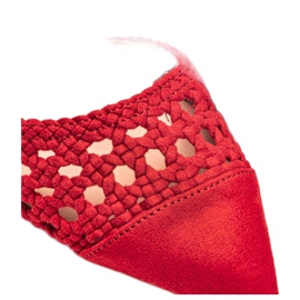 Bombas rojas caladas en el poste de Hana rojo 1