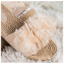 Small Swan Zapatillas con adorno beige 1