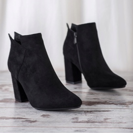 Botas en un poste VINCEZA negro 2